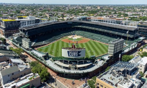 Wrigley_Field_in_line_with_sign